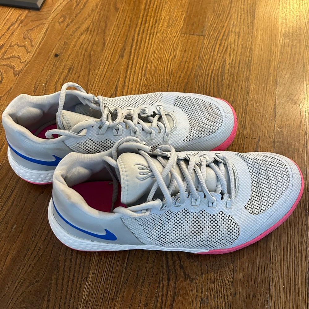Nike women’s Tennis shoes